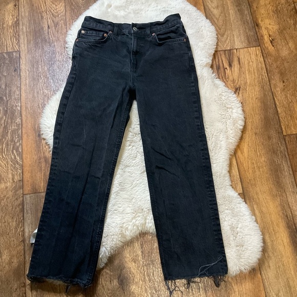 ASOS Design Crop Raw Hem Black Denim Jeans Size 28 Hi Rise - Picture 2 of 9